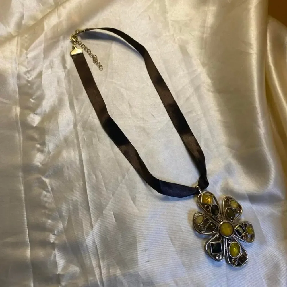 Vintage Y2K Floral Pendant Satin Ribbon Choker Necklace Amber Olive Rhinestones